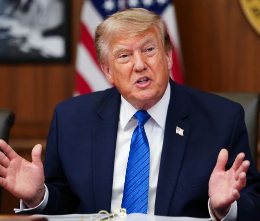 Trump assure que les discussions avec Téhéran ont repris, malgré le démenti iranien