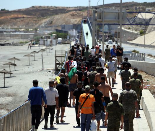 Comment la désinformation sur les réseaux sociaux a alimenté la crise migratoire de Ceuta
