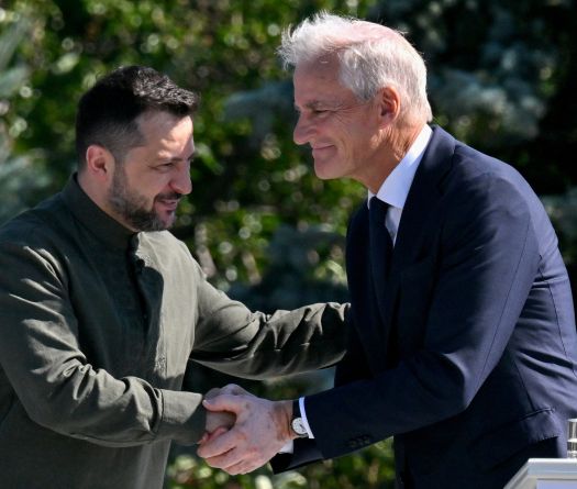 Ukraine: Zelensky rejette des élections, un «tsunami qui fracturerait» le pays