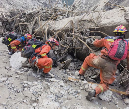 Crue dans l'Himalaya: plus de 600 morts, les secours à la recherche de milliers de disparus