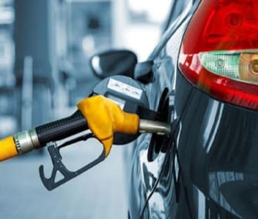 Carburants: les professionnels rassurent, les agriculteurs menacent de bloquer les routes