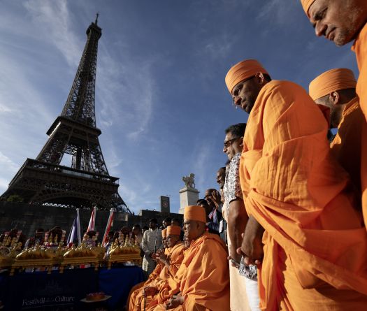 La tour Eiffel doit rouvrir après une grève contre l'éviction de femmes par un groupe religieux