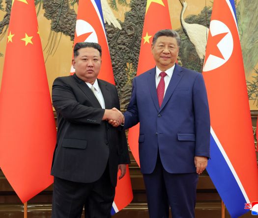 Xi Jinping accueilli en grande pompe en Corée du Nord, loue une amitié «invincible»