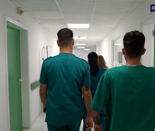 Dans cet hôpital de la banlieue sud, le personnel soignant en première ligne