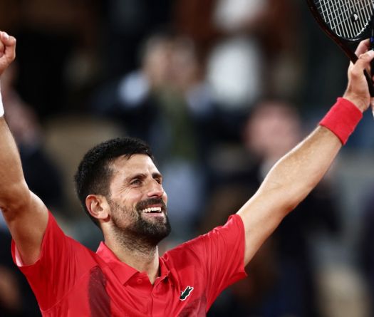Wimbledon: Djokovic se relève d'une entame cauchemardesque et passe en quart