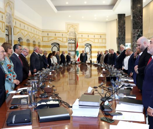 Le gouvernement approuve une hausse des salaires des fonctionnaires, six mois supplémentaires
