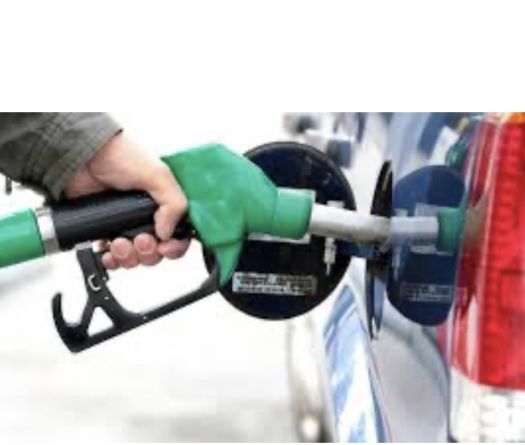 Carburants: nette baisse des prix après la suppression de la taxe