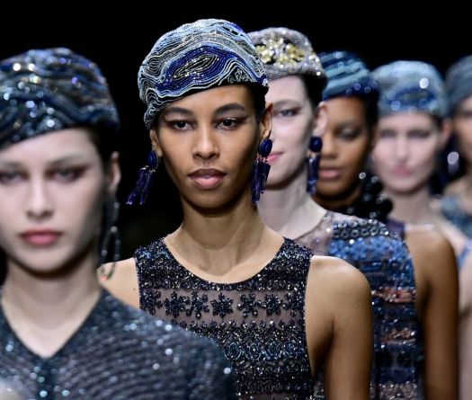 Cinquante nuances de gris et ceintures s’imposent à la Fashion Week de Milan