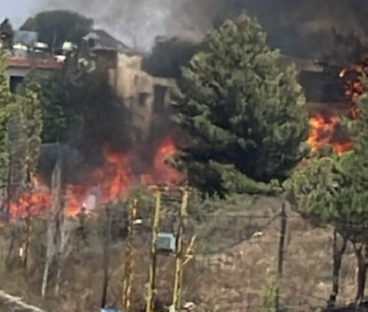Feux de forêt dévastateurs au Akkar: les flammes menacent des habitations