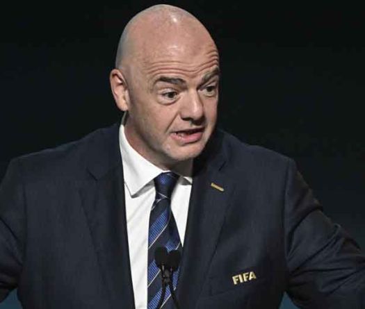 Fifa: trois confédérations désavouent Infantino