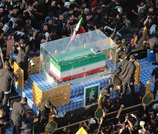 En Irak, dernière étape des funérailles de Khamenei avant l'inhumation
