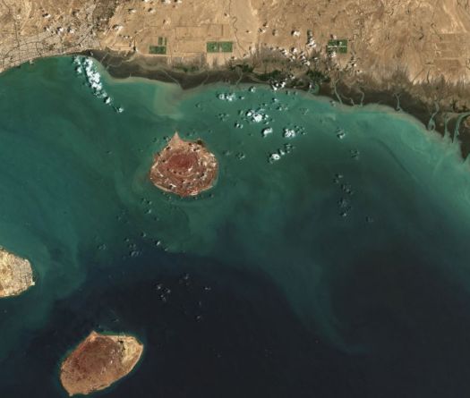 Conflit au Moyen-Orient: le pétrole flambe de 13% à plus de 80 dollars le baril