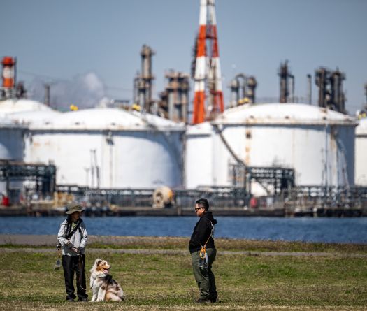 Le pétrole en hausse, toujours autour de 100 dollars, les Bourses d'Asie hésitent