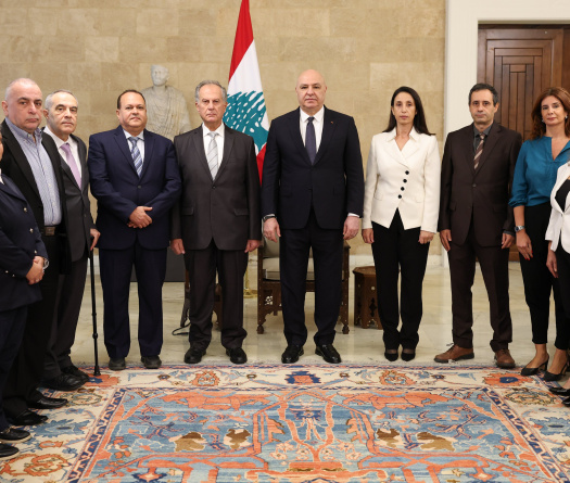 Les membres de la Commission nationale des disparus prêtent serment devant Joseph Aoun