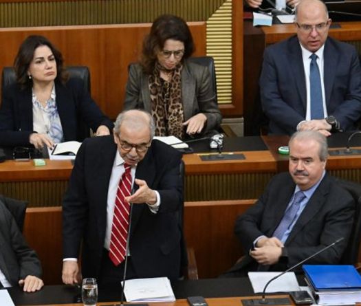 Le Parlement adopte le budget 2026 après une séance tendue