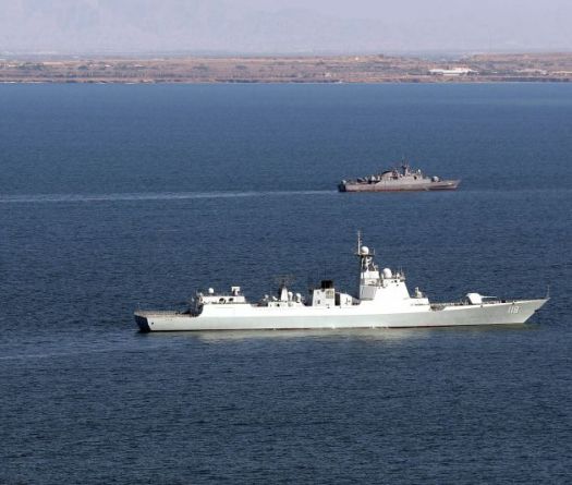 Un porte-conteneur visé par des tirs iraniens au large d'Oman 