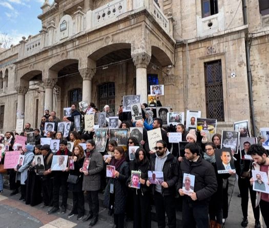 Sit-in des proches des détenus et des disparus syriens à Damas