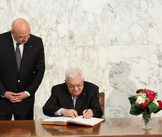Mahmoud Abbas apporte son soutien au président Aoun sur le monopole des armes