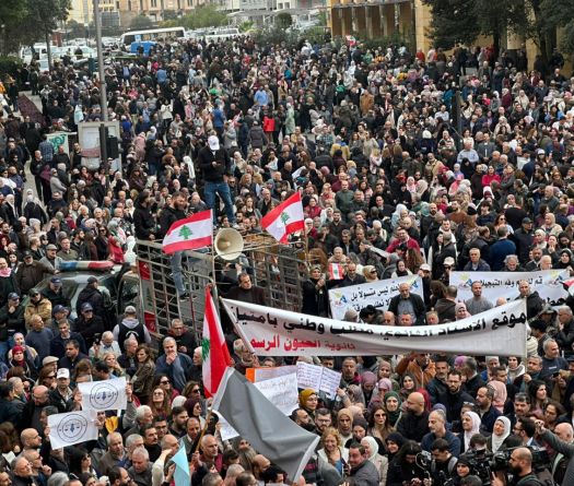 Militaires, enseignants, citoyens… contre un État qui les abandonne