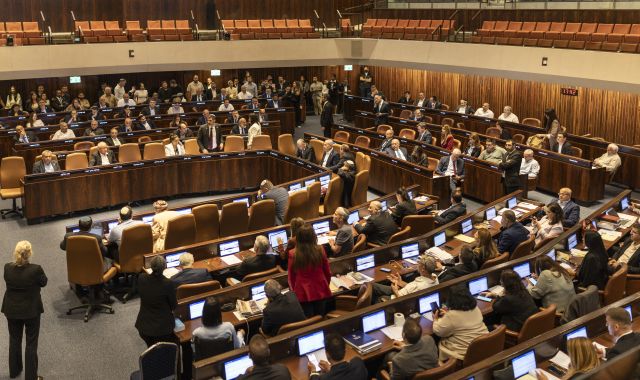 Israël écarte les partis arabes des législatives, la Cour suprême aura le dernier mot