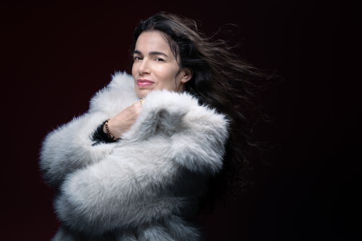 Μουσική: Είκοσι χρόνια μετά το “New Soul”, ο Yael Naim ξαναβρίσκει το φως με το “Solaire”