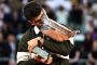 Au bout du suspense, Alcaraz renverse Sinner pour s'offrir un 2e Roland-Garros d'affilée