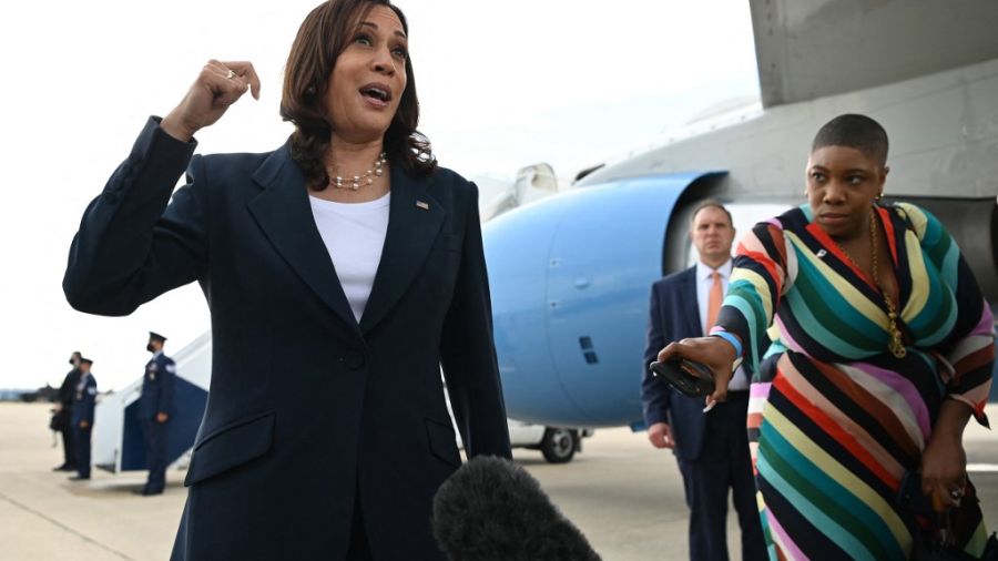 Kamala Harris lâchée par sa porte-parole en pleine mauvaise passe politique