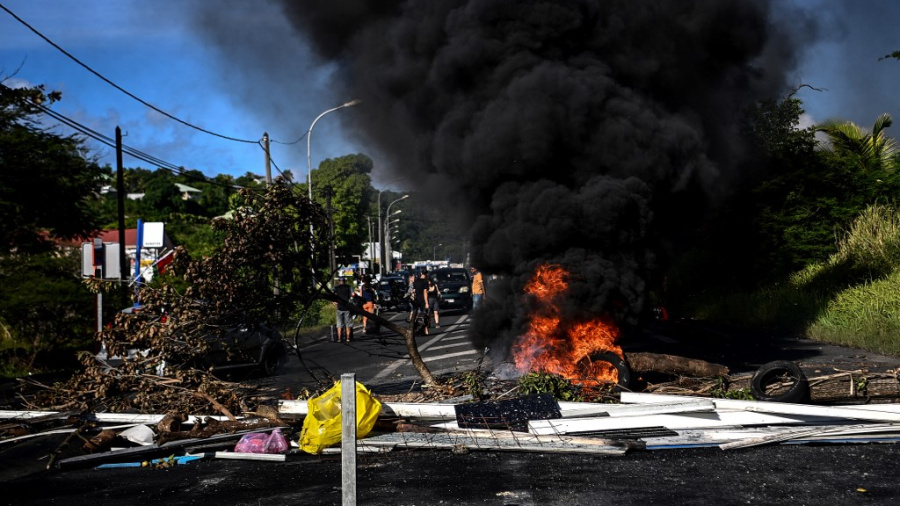 Violences et tirs sur les forces de l'ordre aux Antilles françaises