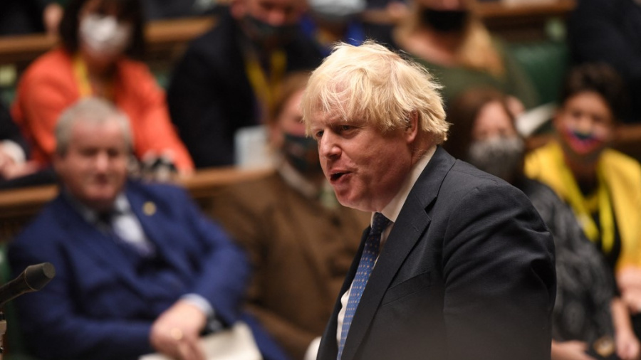 Boris Johnson appelle la France à reprendre les migrants qui traversent la Manche