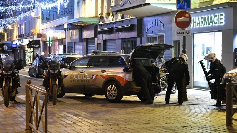 Fin d'une longue prise d'otages à Paris après l'interpellation d'un déséquilibré