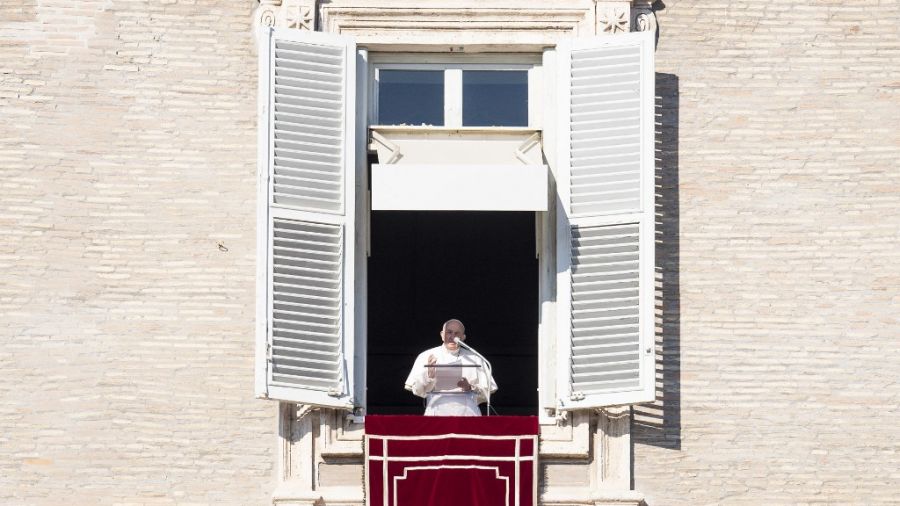 Le pape fustige les violences contre les femmes, un \
