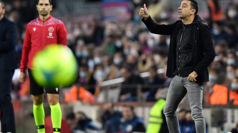 Ligue des champions : Xavi, premiers pas périlleux sur la scène européenne
