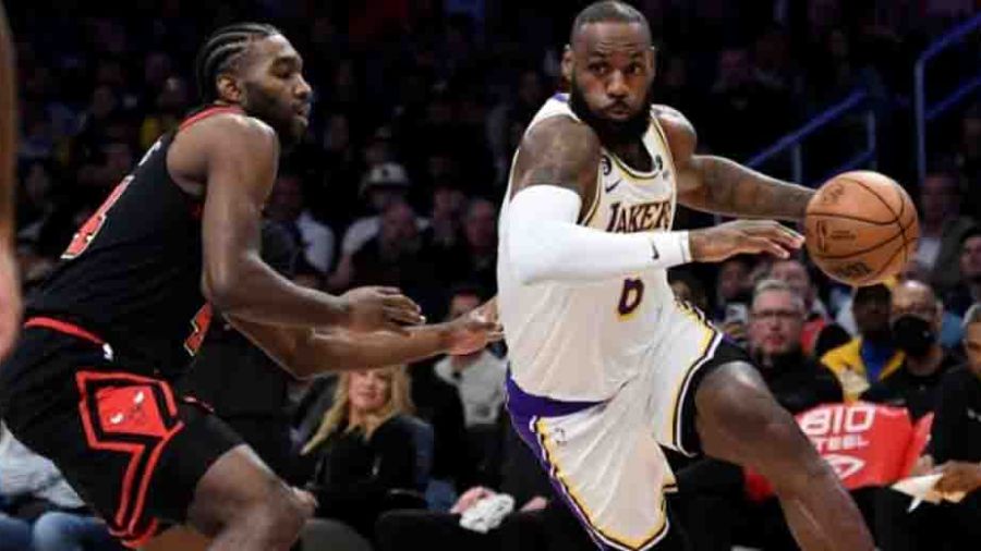 NBA : les Lakers vaincus malgré le retour de James, Golden State et Dallas tombent