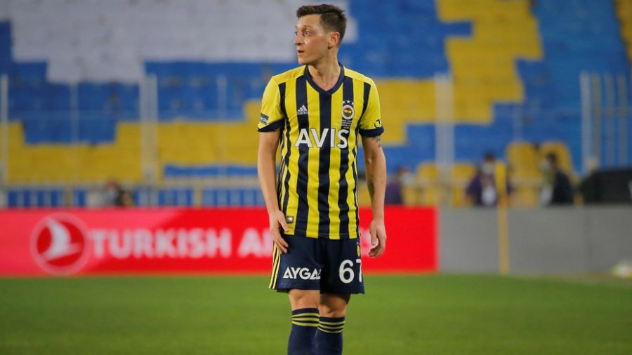 Mesut Özil rebondit à Basaksehir