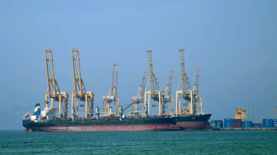 Le pétrole chute avec la reprise du trafic maritime dans le détroit d'Ormuz