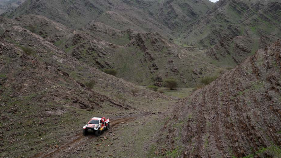 Dakar-2023: Loeb distancé, boulevard pour Sainz et Al-Attiyah