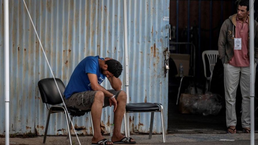 Naufrage en Grèce: les recherches se poursuivent sans espoir