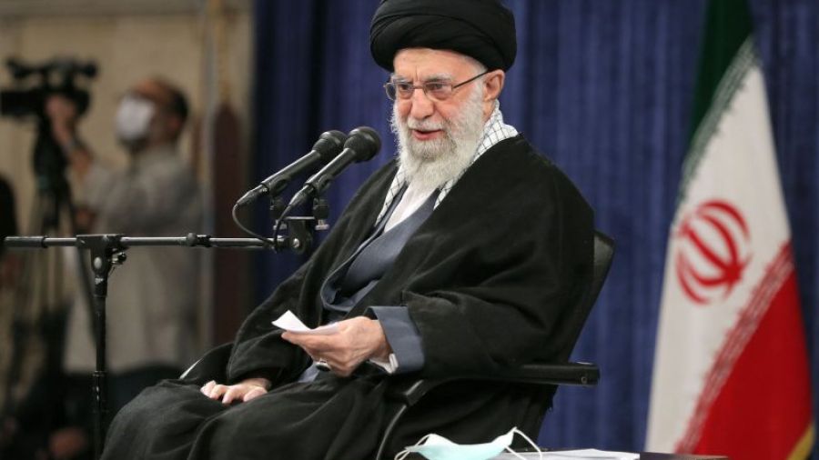 Khamenei menace les pays du Golfe ayant des bases américaines