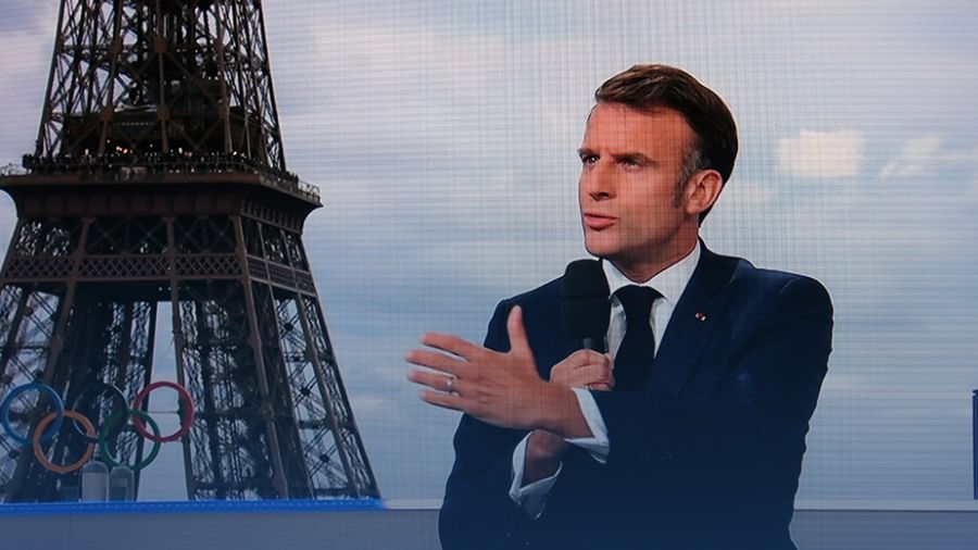 Pas de nouveau gouvernement avant la fin des JO, affirme Macron