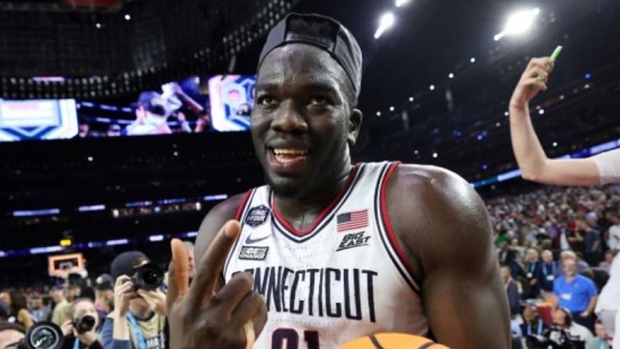 Basket: les Huskies remportent le titre universitaire NCAA en dominant les Aztecs