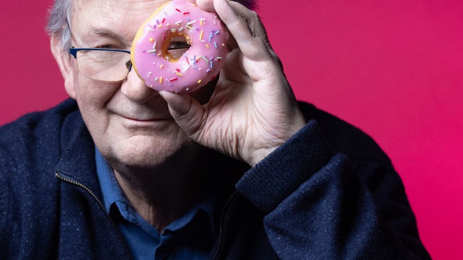 Disparition du photographe Martin Parr, observateur ironique de la vie britannique