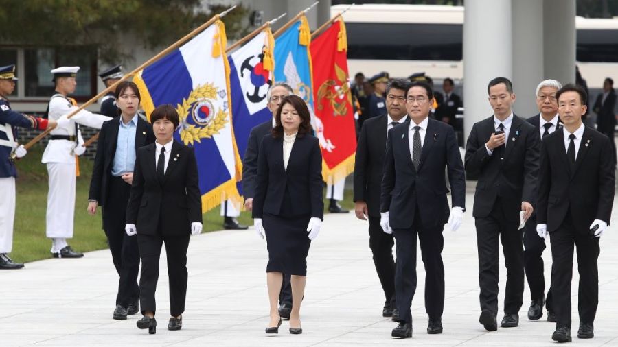 Le Premier ministre japonais entame une visite à Séoul