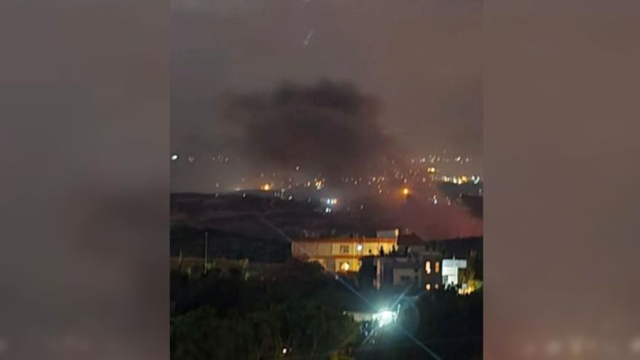 Raids israéliens nocturnes sur Iqlim al-Touffah: un centre de la force Radwan visé