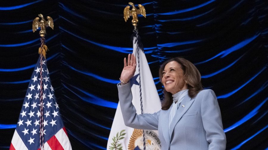 Trump s'en prend aux immigrés, Harris veut capter le vote latino