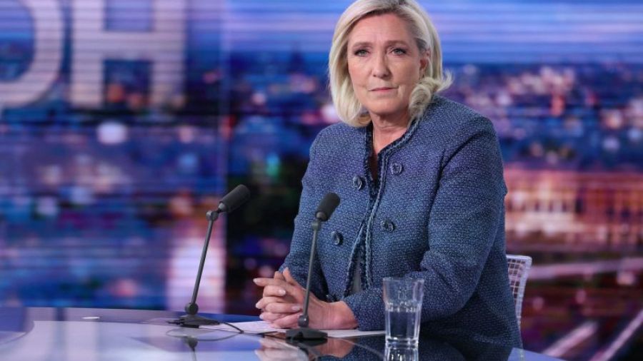Marine Le Pen condamnée dénonce une \