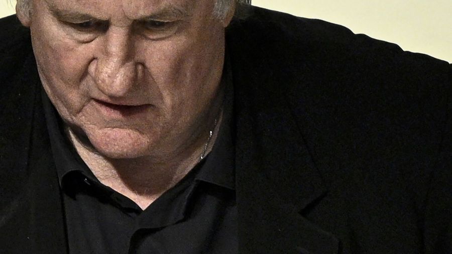 Montage controversé: France Télévisions face à la justice après une plainte de Depardieu