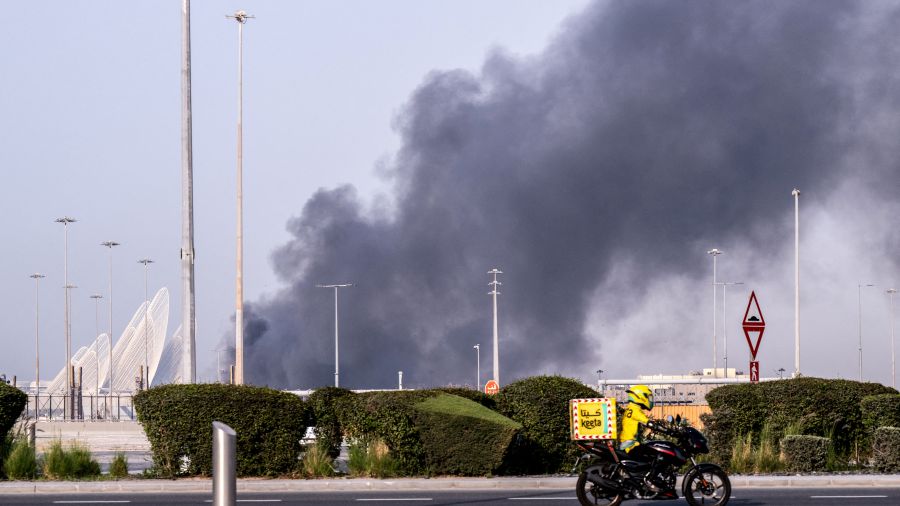 Les Émirats touchés par une nouvelle vague d'attaques, un mort à Abou Dhabi