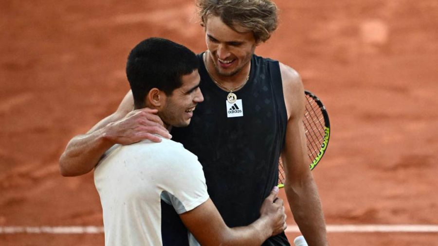 Roland-Garros: Alcaraz éliminé en 4 sets par Zverev qui jouera les demi-finales