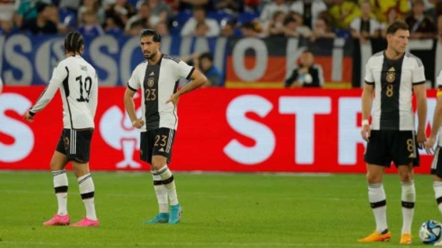 Foot: l'Allemagne s'enfonce dans la crise à un an de \