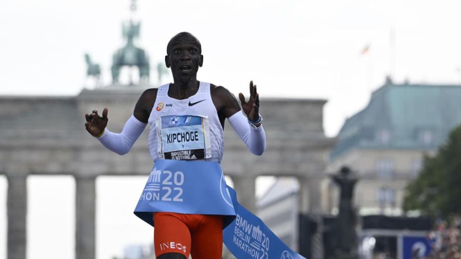 Marathon de Berlin: l'éternel Kipchoge pulvérise son record du monde